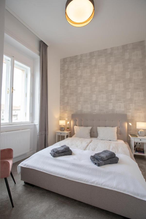 El Gusto Homes Town Шопрон Екстериор снимка