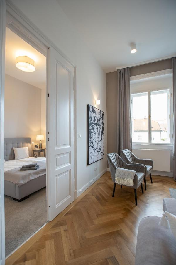 El Gusto Homes Town Шопрон Екстериор снимка