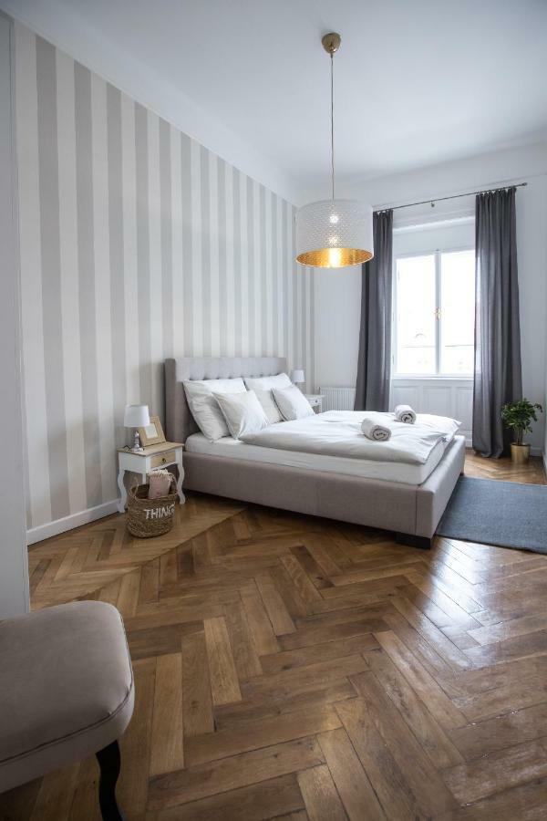 El Gusto Homes Town Шопрон Екстериор снимка