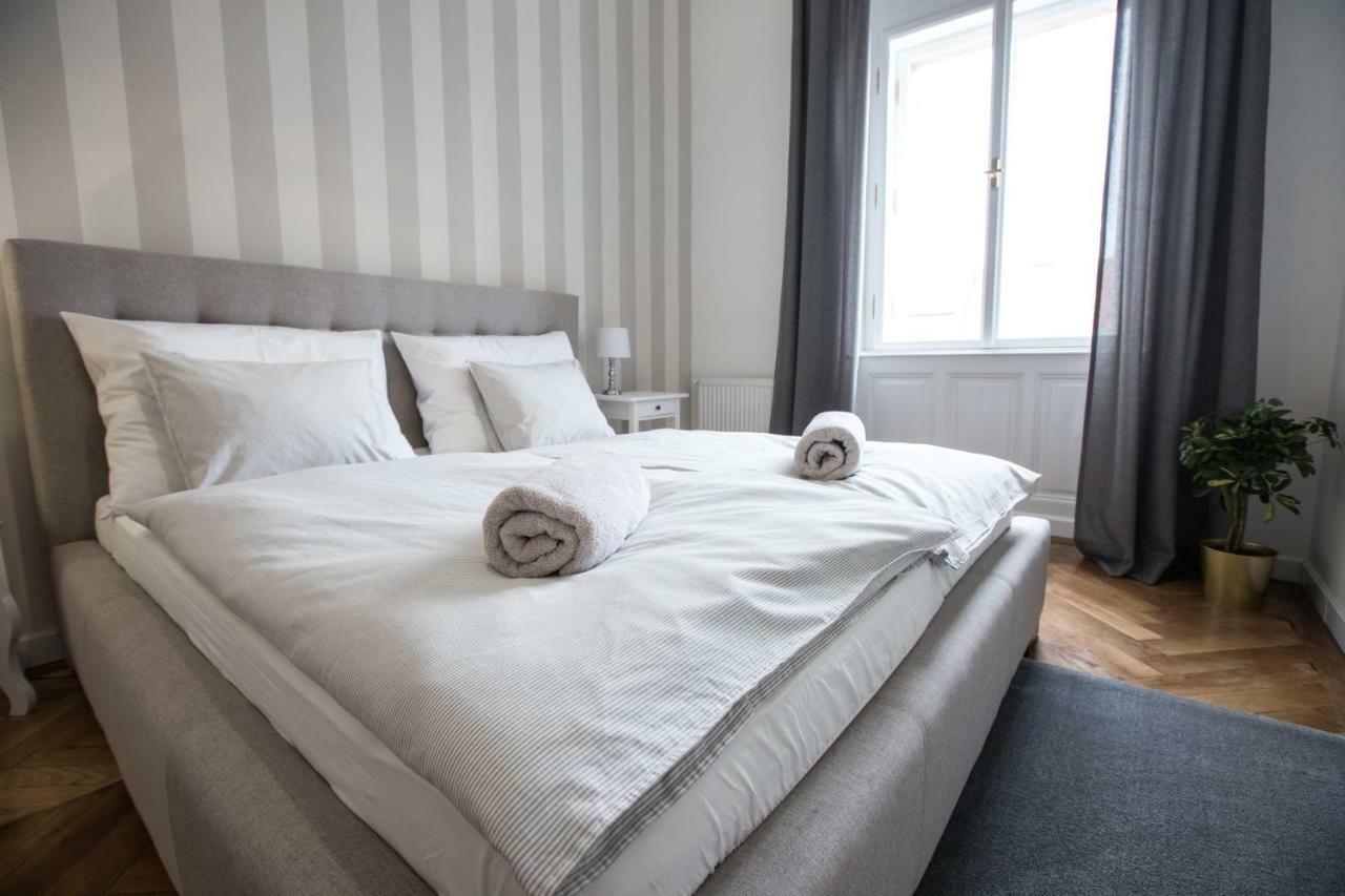 El Gusto Homes Town Шопрон Екстериор снимка